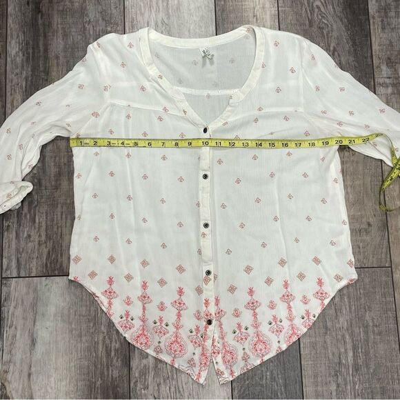Mudd Long Sleeve Flowy White and Pink Button Down Collarless Blouse Large - Picture 9 of 9
